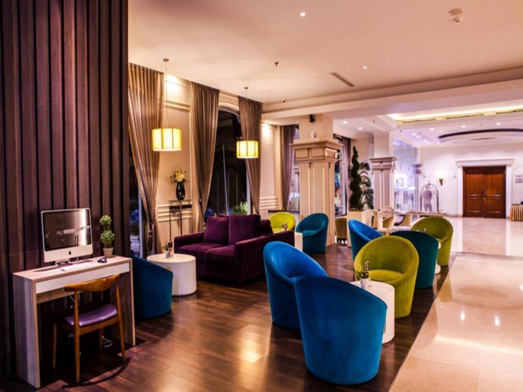 M - Regency Hotel