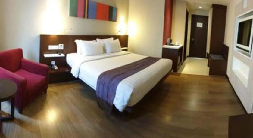 M - Regency Hotel