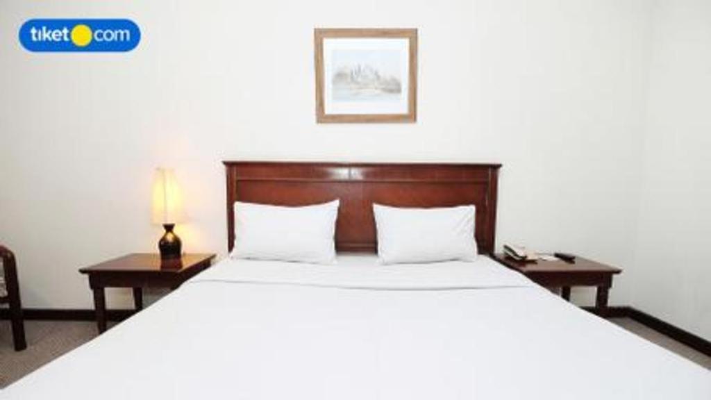 M - Regency Hotel