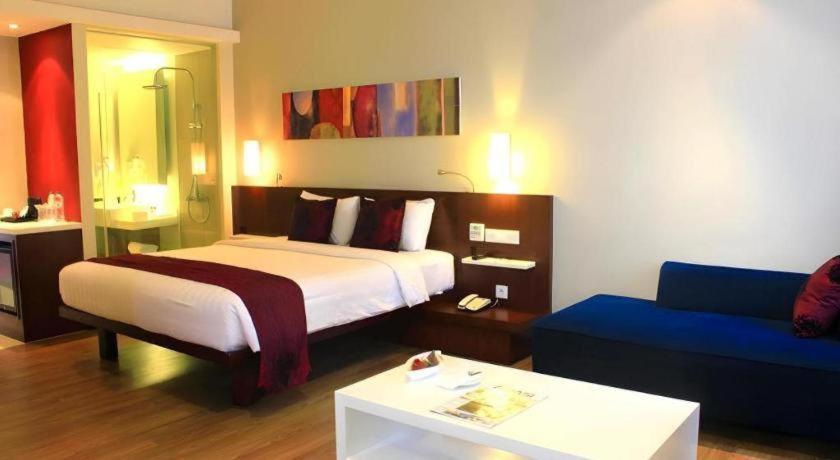 M - Regency Hotel