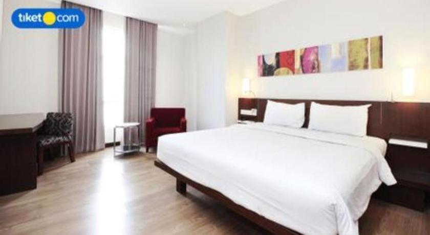 M - Regency Hotel