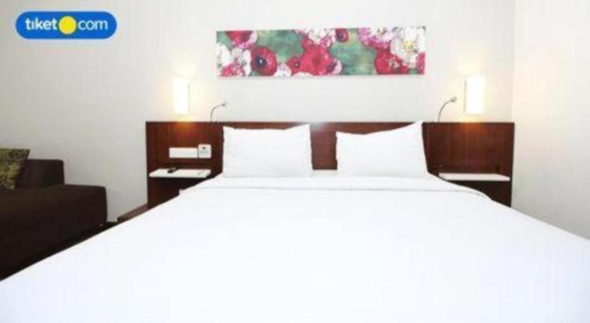 M - Regency Hotel