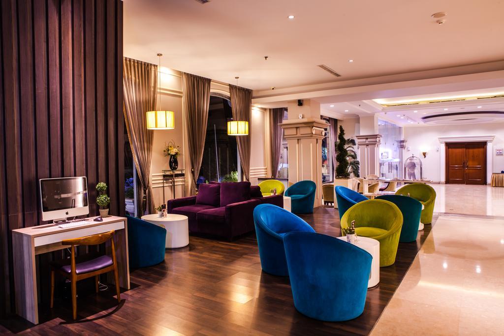 M - Regency Hotel