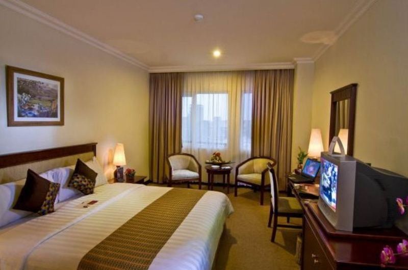 M - Regency Hotel