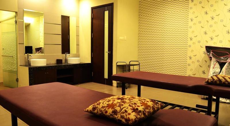 M - Regency Hotel