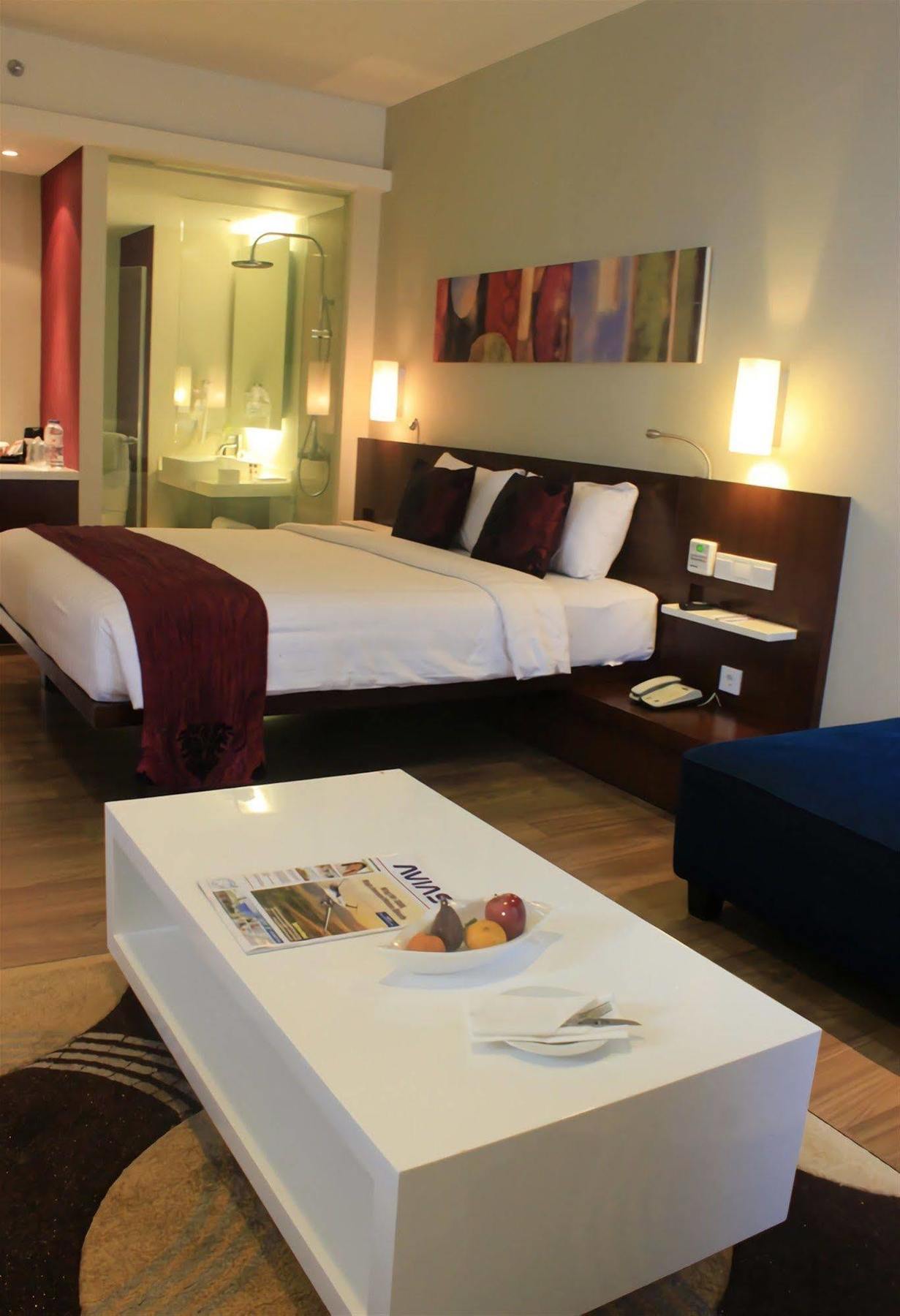 M - Regency Hotel