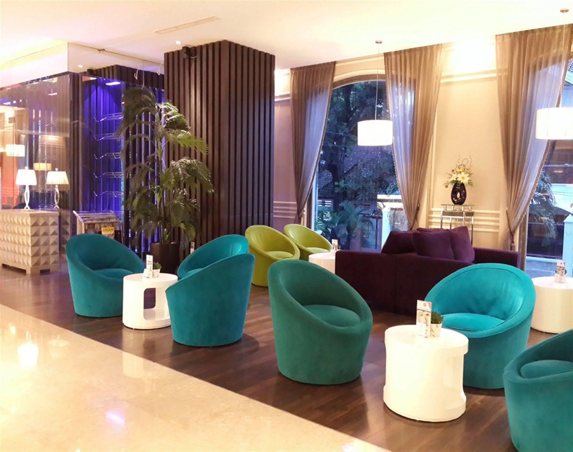 M - Regency Hotel