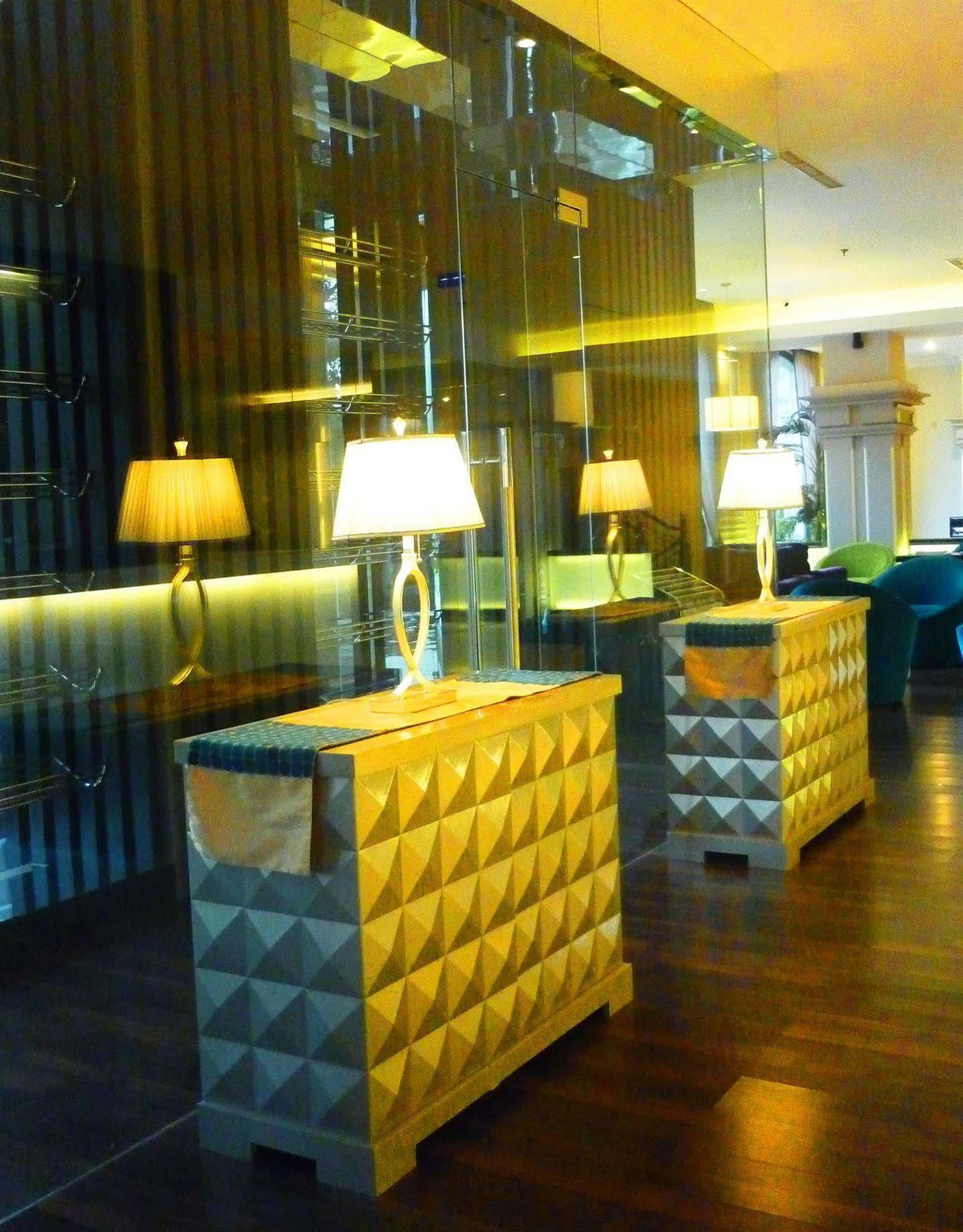 M - Regency Hotel