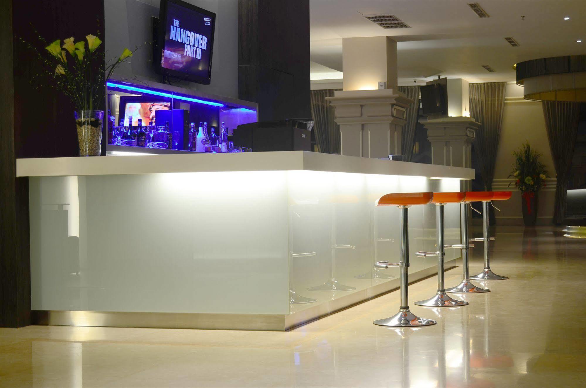 M - Regency Hotel
